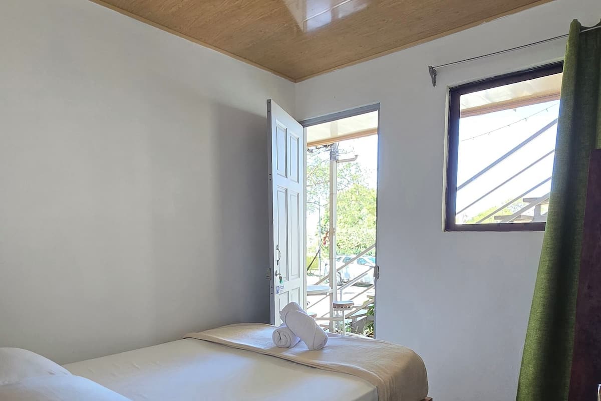 Chambre Double Économique, salle de bains commune