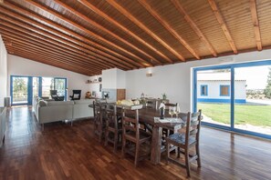 Tägliches kontinentales Frühstück (6.50 EUR pro Person)