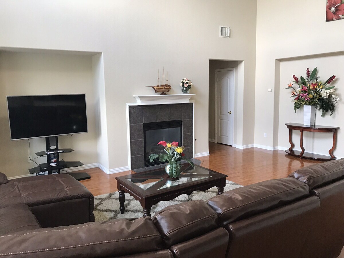 Photo 3 of Large house with 5 Bedrooms 2.5 bath sleep 12 , fully garage to use