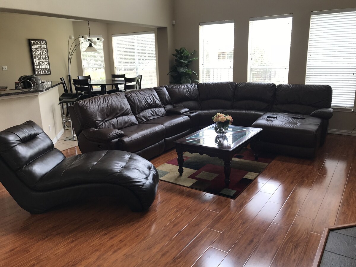 Photo 17 of Large house with 5 Bedrooms 2.5 bath sleep 12 , fully garage to use
