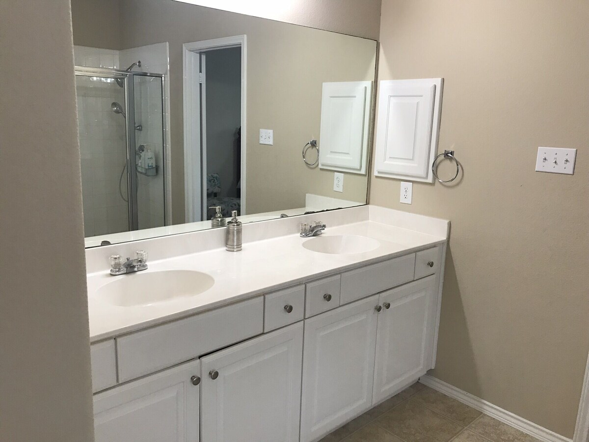 Photo 16 of Large house with 5 Bedrooms 2.5 bath sleep 12 , fully garage to use