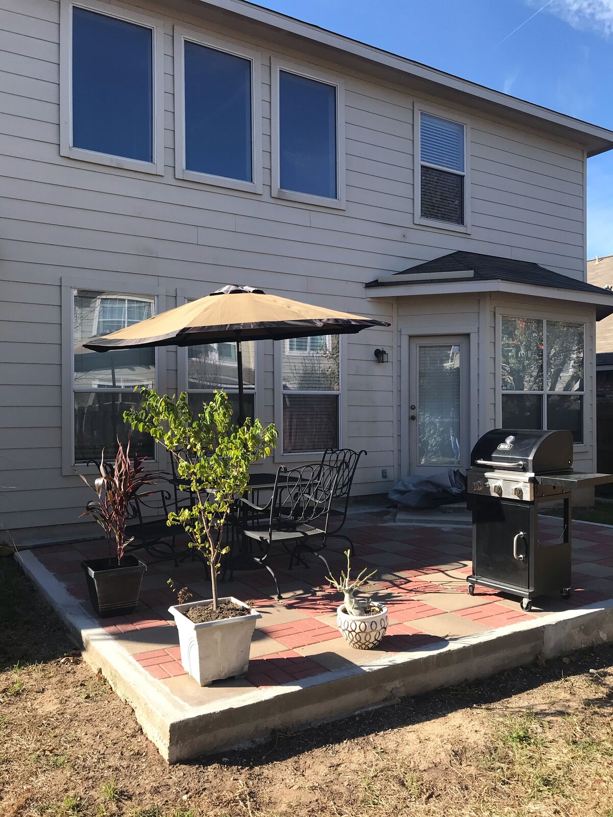 Photo 2 of Large house with 5 Bedrooms 2.5 bath sleep 12 , fully garage to use