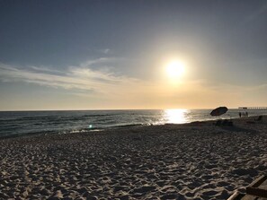 On the beach, sun-loungers - Summer dates still available!! (Panama City Beach)
