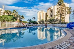 室內泳池、室外泳池