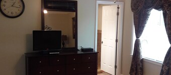 Dormitorio principal y baño 