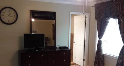 Master bedroom & bathroom