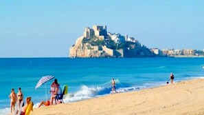 Una playa cerca