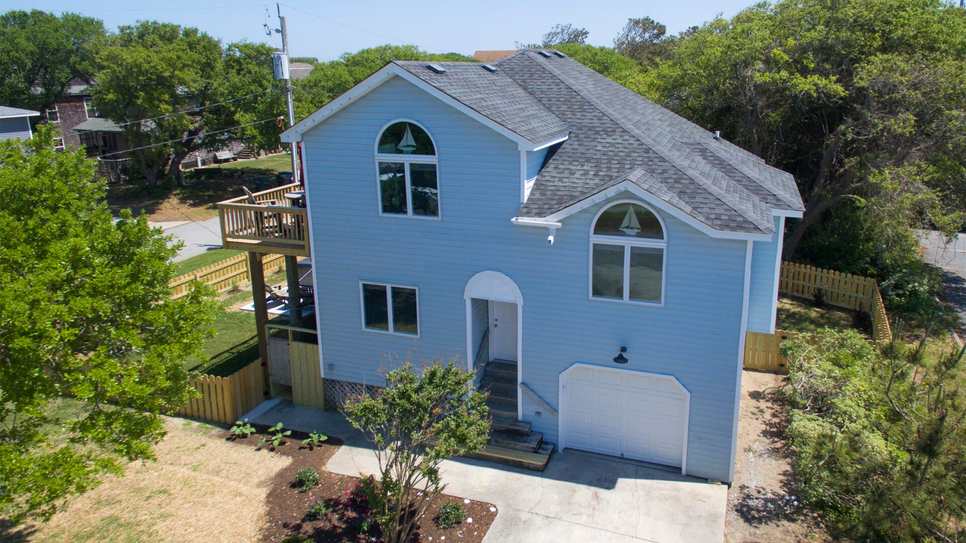 Oceanside with hot tub and great outdoor space!  Partial weeks available.  