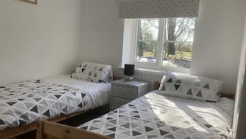 2 Schlafzimmer, Bügeleisen/Bügelbrett, Reisekinderbett, kostenloses WLAN