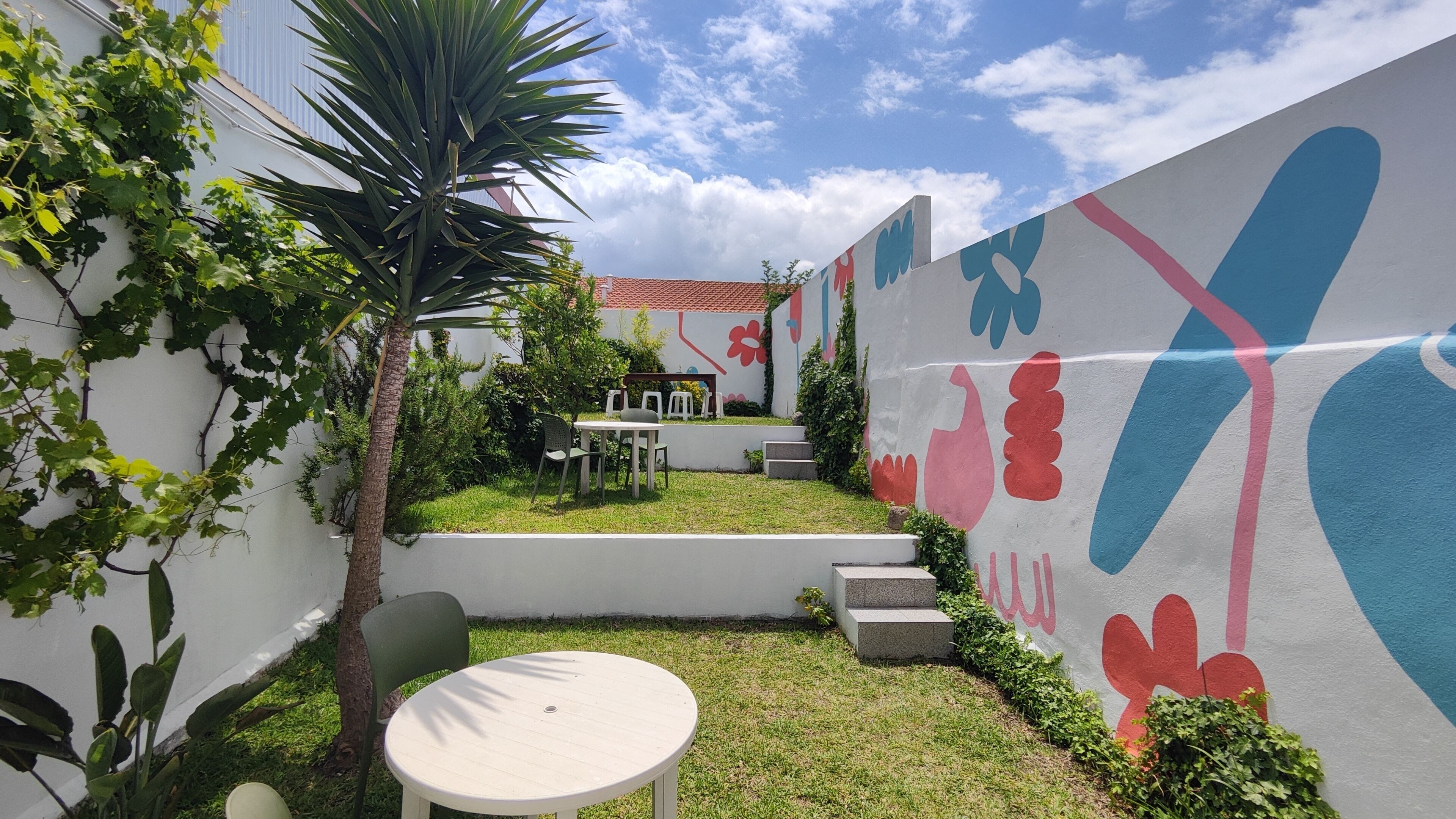 Garden. Shared between 2 other apartment guests.