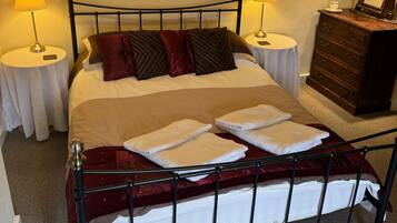 3 bedrooms, iron/ironing board, free WiFi, bed sheets