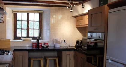 FANTASTIC OFFERS AVAILABLE! - A Luxury 3 bedrooms, 3 bathrooms