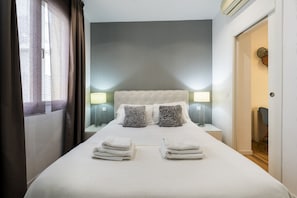 1 chambre, fer et planche Ă repasser