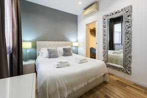 1 chambre, fer et planche Ă repasser