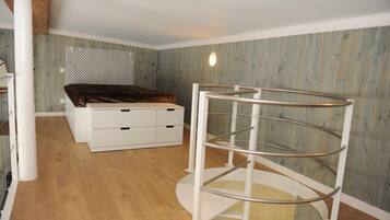 1 sovrum, skrivbord, strykjärn/strykbräda och gratis wi-fi