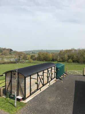 Huisje (Glamping Railway Wagon with Hot Tub) | Beddengoed