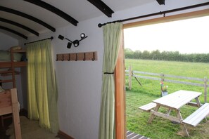 Bed sheets - Greenacres Self Catering Railway Wagon-Glamping (Bridport)