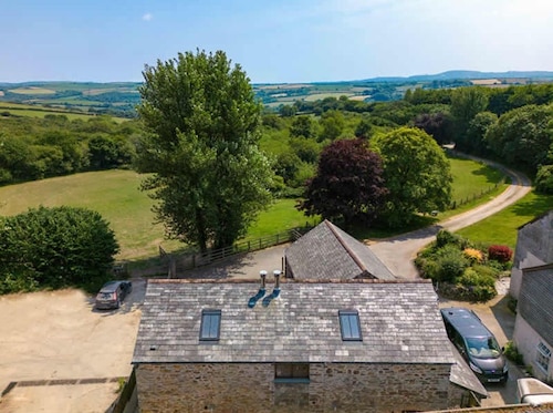 Keepers Cottage - sleeps 2 adults, 2 children and your dogs