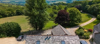 Keepers Cottage - sleeps 2 adults, 2 children and your dogs