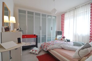 3 Schlafzimmer, Schreibtisch, Bügeleisen/Bügelbrett, kostenloses WLAN