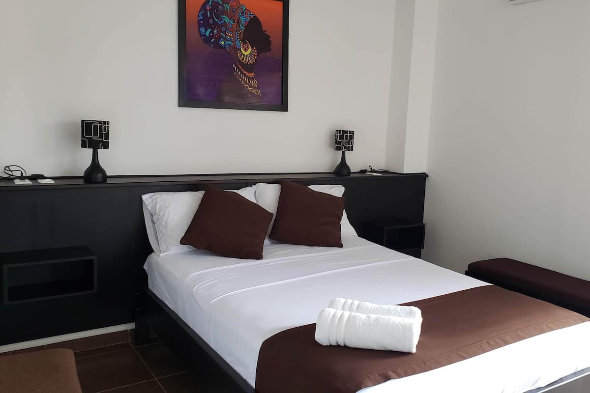 Sistema de insonorización, wifi gratis y decoración personalizada