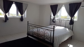 4 Schlafzimmer, schallisolierte Zimmer, Bügeleisen/Bügelbrett, WLAN