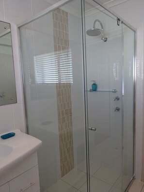 Familienapartment, 2 Schlafzimmer, am Strand (Selene) | Badezimmer