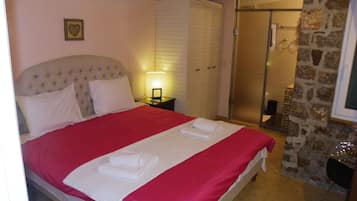 2 habitaciones, tabla de planchar con plancha, wifi y ropa de cama