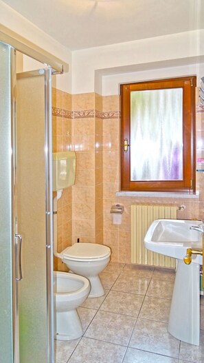 Douche, serviettes fournies