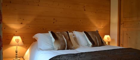 3 bedrooms, iron/ironing board, travel cot, free WiFi