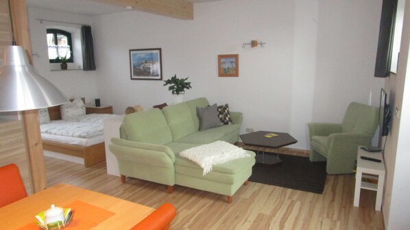 TV, DVD player, books, stereo