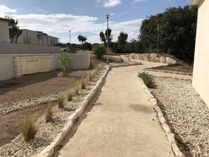 المنطقة المحيطة بالمنشأة