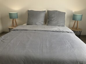 1 chambre, fer et planche à repasser, Wi-Fi gratuit, draps fournis