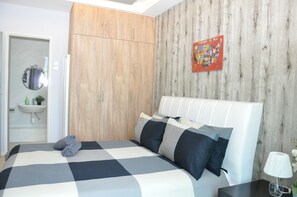 Appartement Premier, 2 chambres | Fer et planche à repasser, accès au Wi-Fi (inclus)