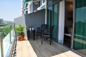 Two Bedroom (Premier) | Balcony - Lawang Suite Apartment With Balcony (Shah Alam)