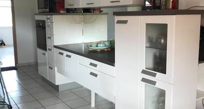 Loue meublé tout équipé eau électricité comprise