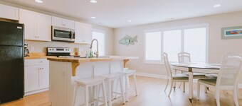 The Nags Head Cottage-Recently renovated in 2025! Walking distance to the beach!