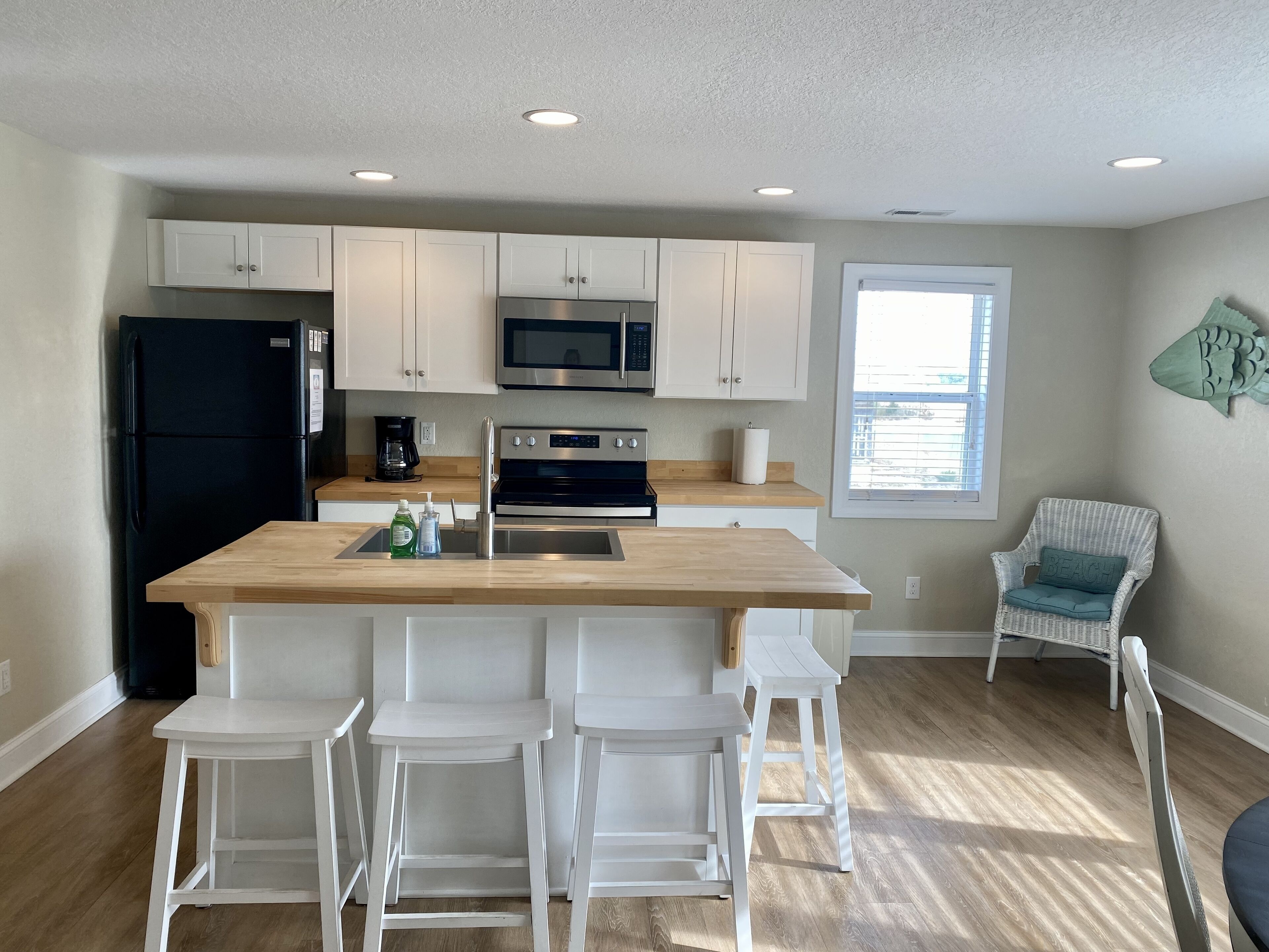 The Nags Head Cottage-Recently renovated! Walking distance to the beach!