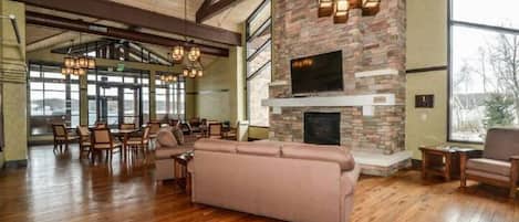 Televisio, takka, pöytäjalkapallopöytä