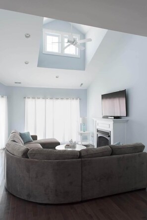 Smart TV, chimenea, videojuegos y reproductor de DVD 
