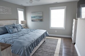4 bedrooms, iron/ironing board, travel crib, free WiFi