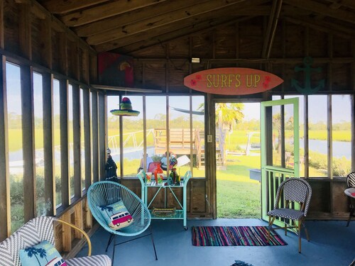 Private Waterfront Family Complex with Dock, Walk to Beach. Angler's Dream.