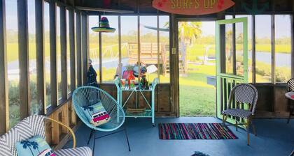 Private Waterfront Family Complex with Dock, Walk to Beach. Angler's Dream.