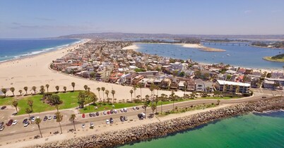 OCEANFRONT LUXURY—Summer booking fast so Hurry and book!<br>