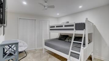 3 bedrooms, desk, iron/ironing board, travel cot