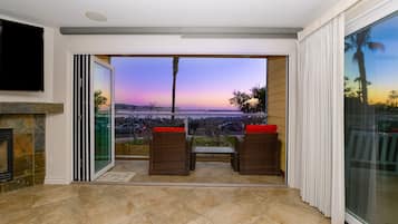 Smart TV, fireplace, video games