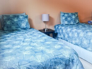 WiFi, bed sheets - Historical Studio Apartment in Downtown Seward with Mt. Marathon View (Seward)