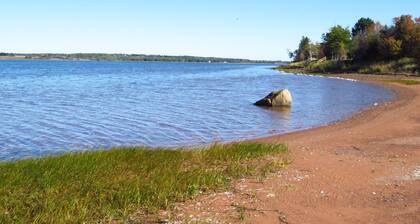 Grandview Beach Cottage, 3 chambres + couchettes, kayaks, Ă 10 km de Summersid