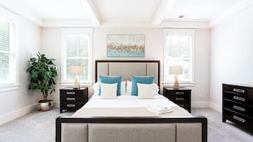 7 bedrooms, in-room safe, desk, iron/ironing board