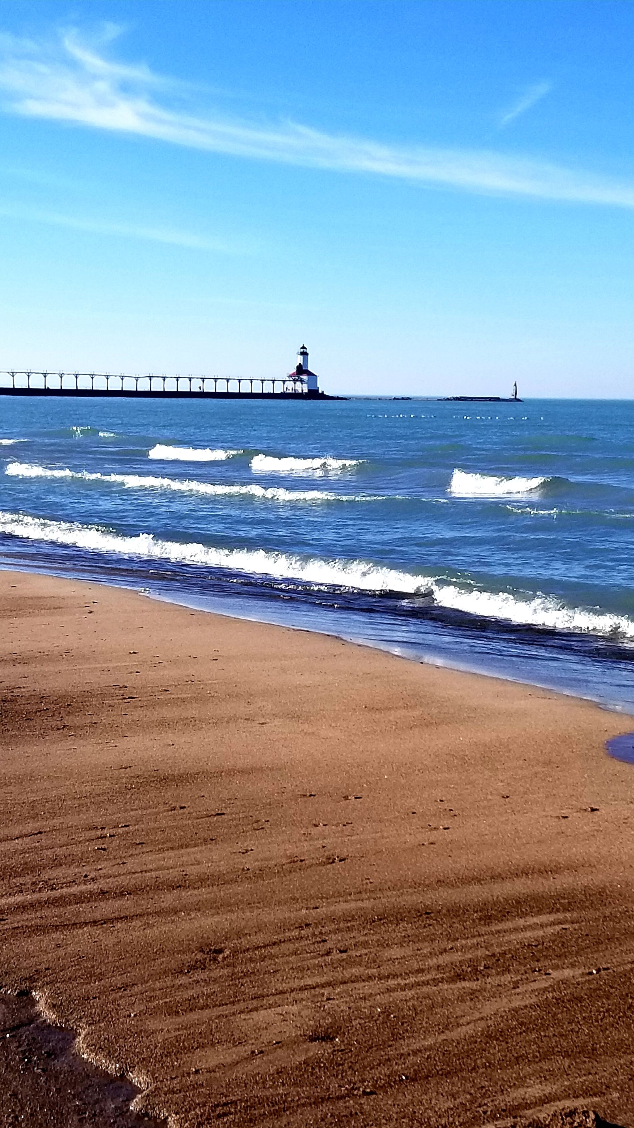Beach nearby, sun-loungers, beach towels